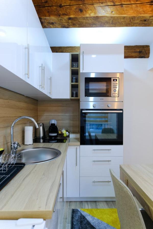 Seasons With Free Parking Apartment